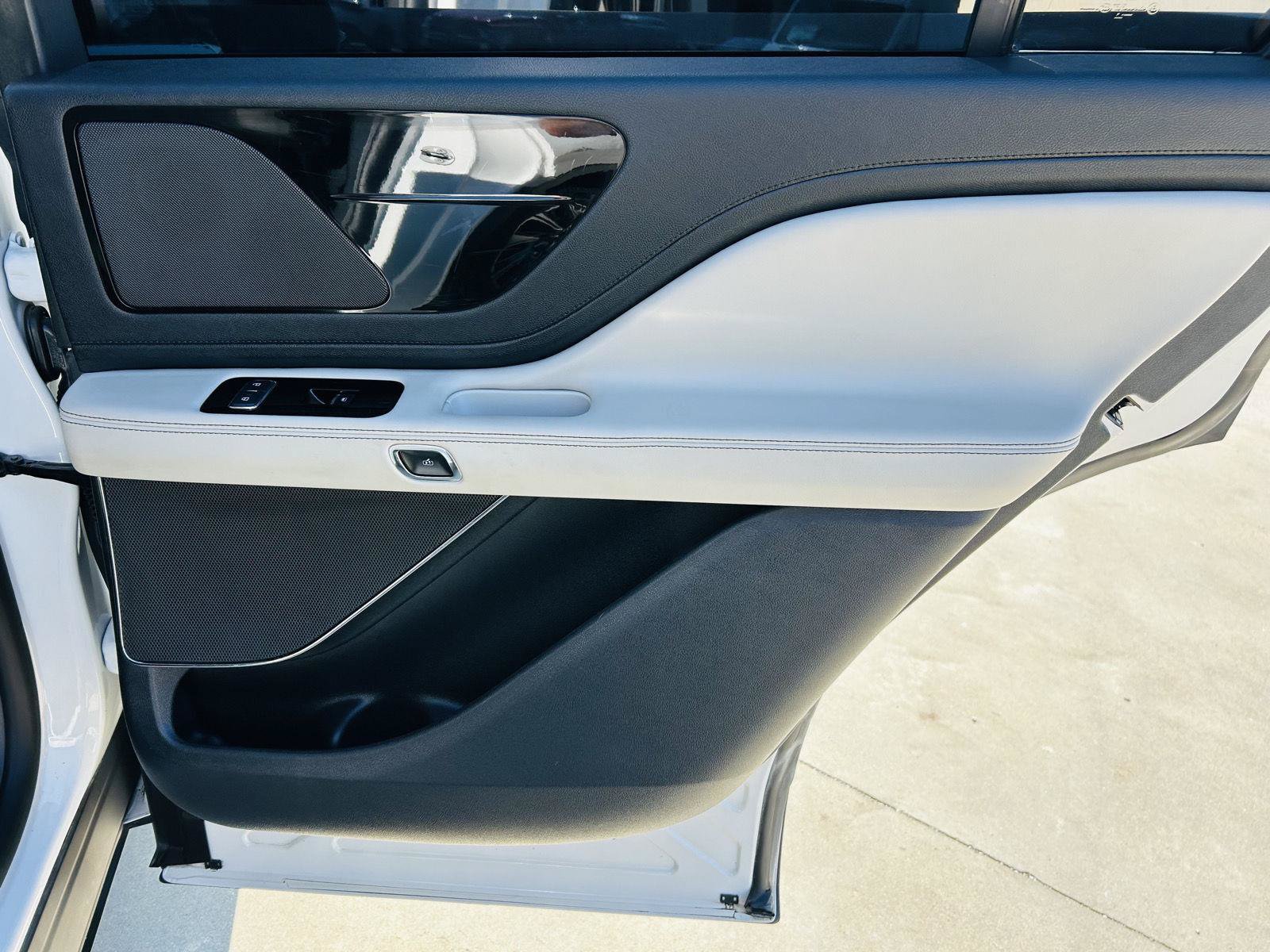 Used 2025 Lincoln Aviator AWD image 36
