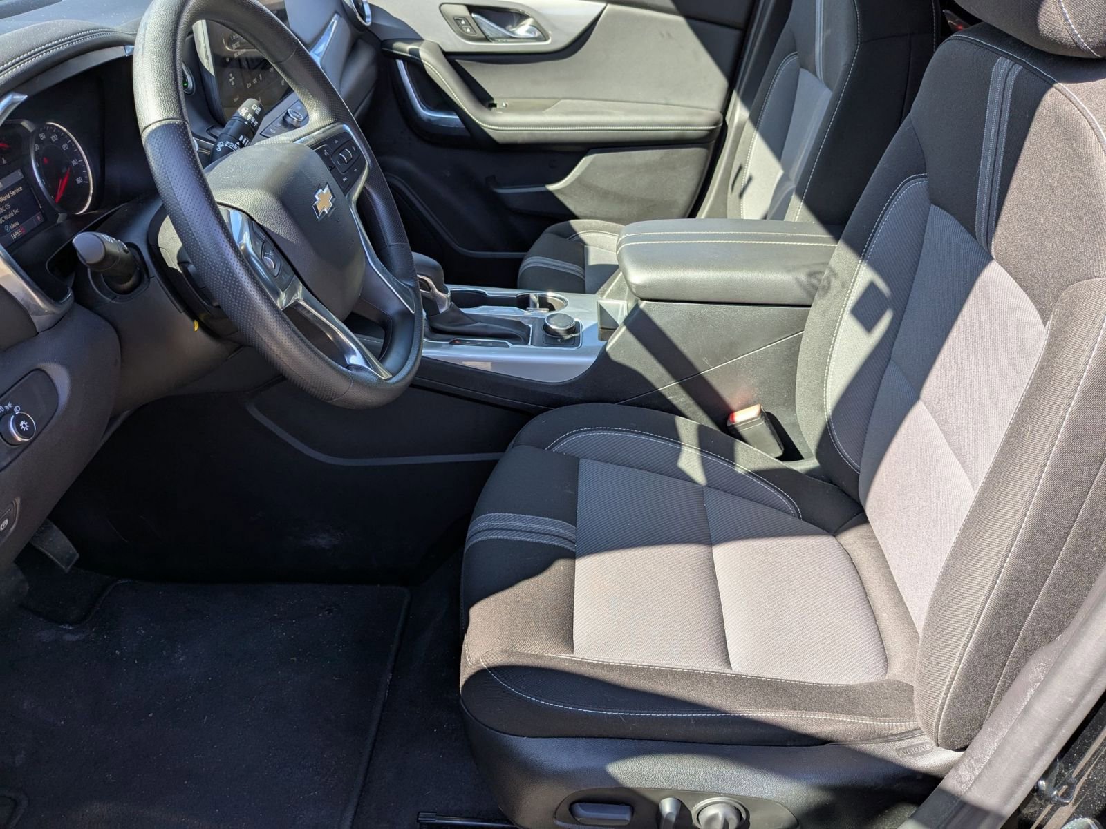 Used 2025 Chevrolet Blazer LT FWD image 21