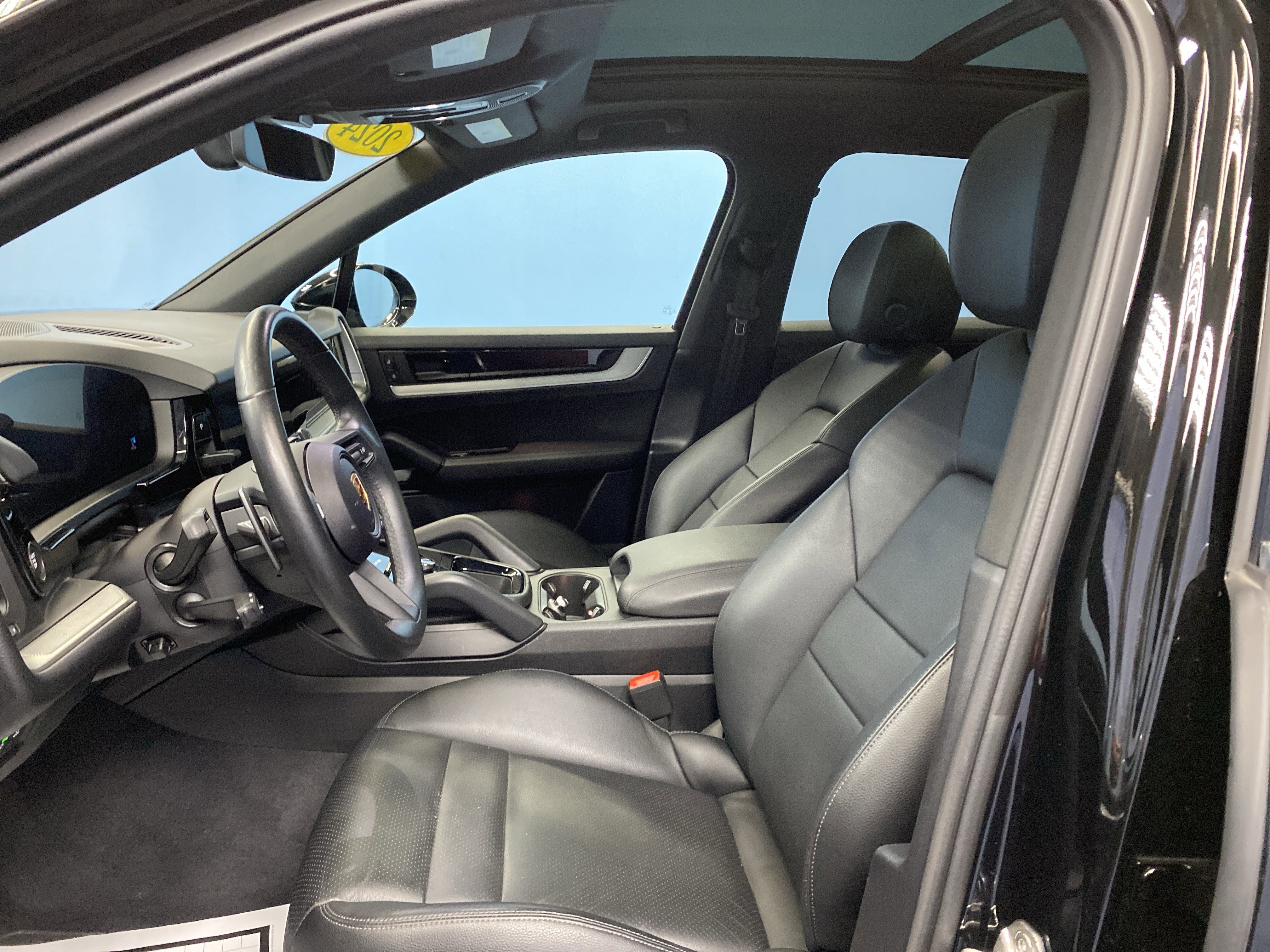 Used 2024 Porsche Cayenne image 9