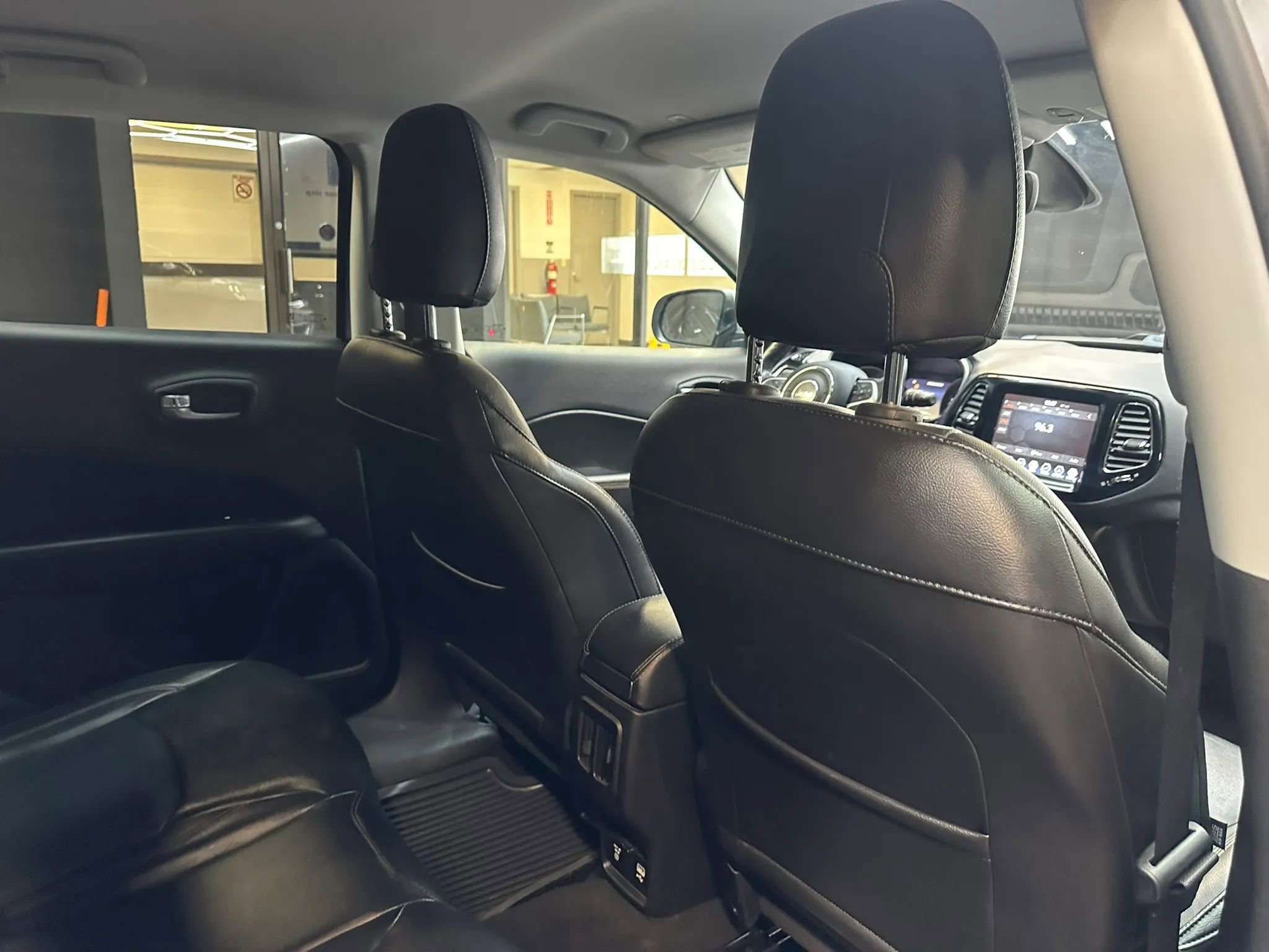 Used 2018 Jeep Compass Limited image 29