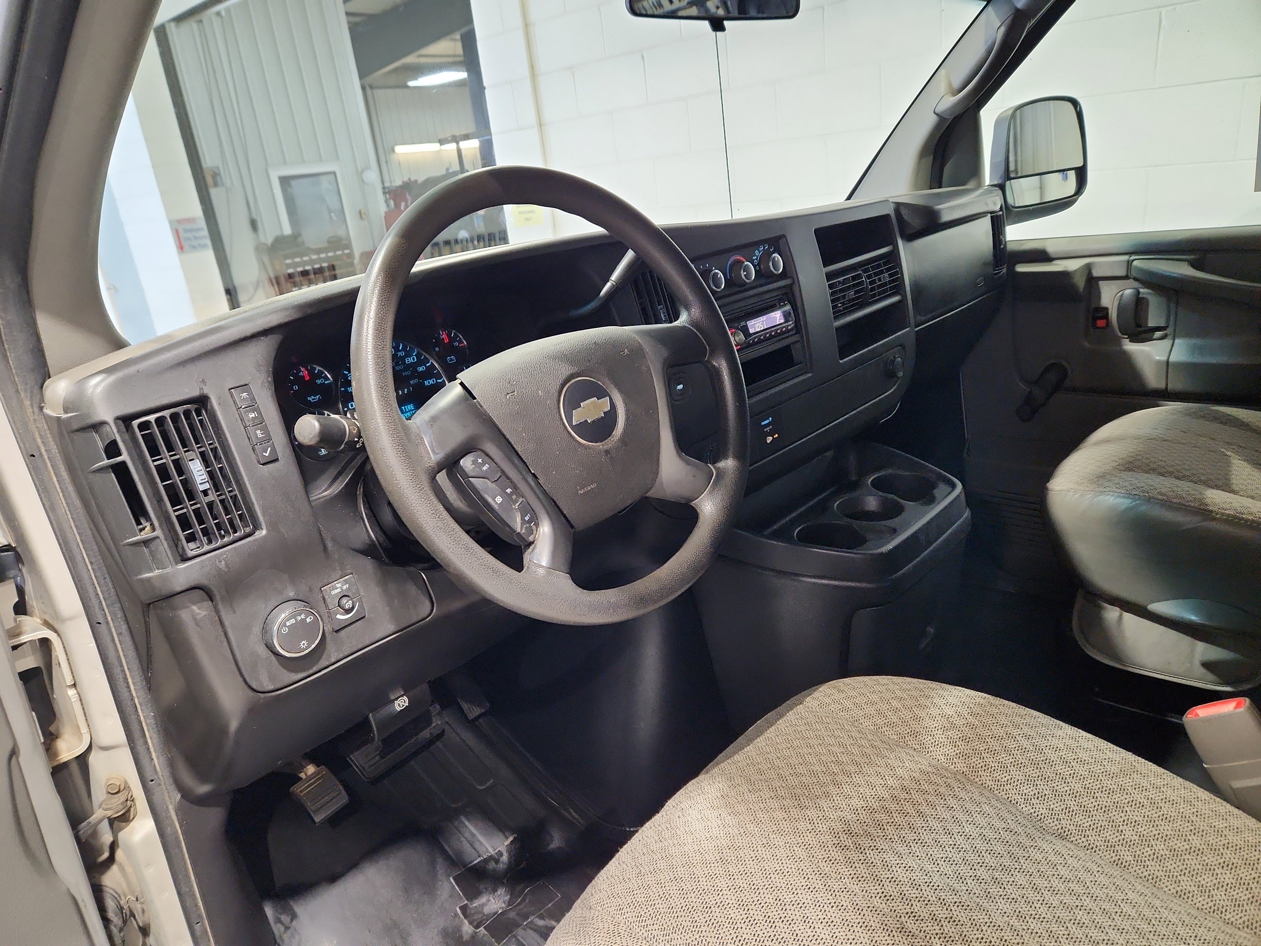 Used 2009 Chevrolet Express 2500 Extended image 5