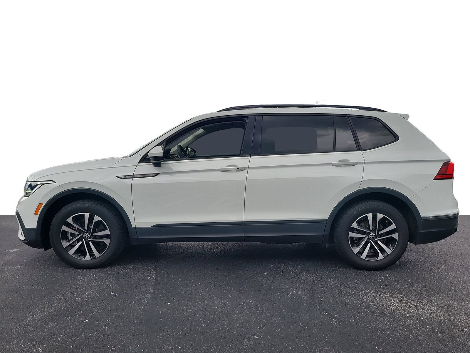 Used 2023 Volkswagen Tiguan S FWD image 5