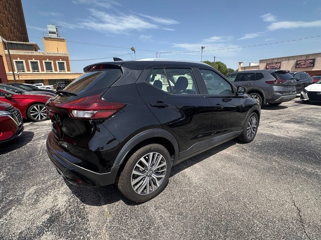 Used 2022 Nissan Kicks SV FWD image 5