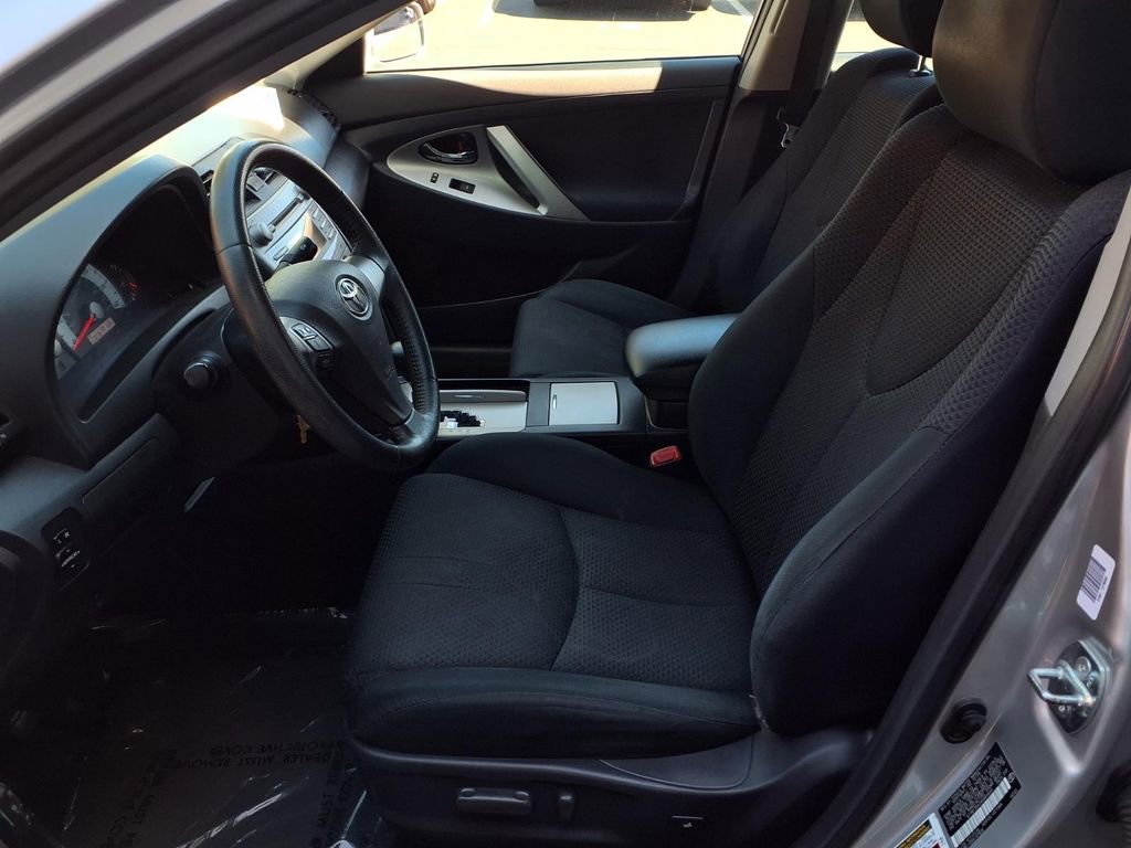Used 2010 Toyota Camry SE FWD image 14