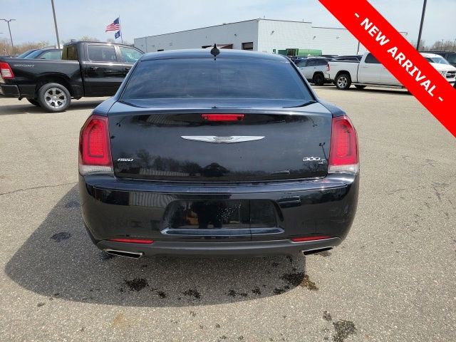 Used 2019 Chrysler 300 S AWD/4WD image 4