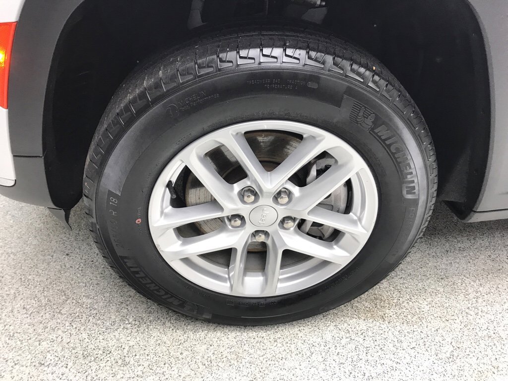 Used 2023 Jeep Grand Cherokee L Laredo w/ Luxury Tech Group I AWD/4WD image 7