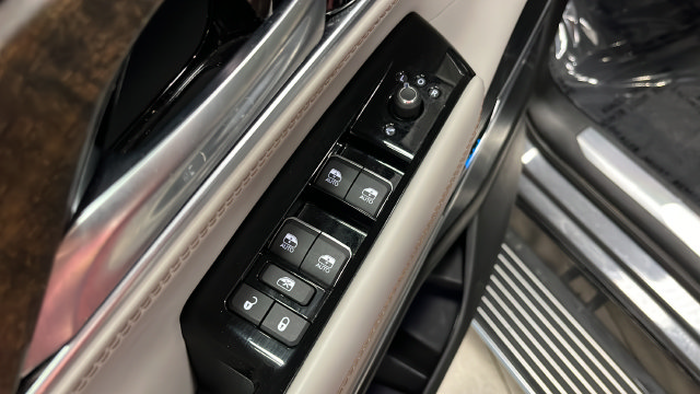 Used 2023 Jeep Grand Wagoneer L 4WD image 21