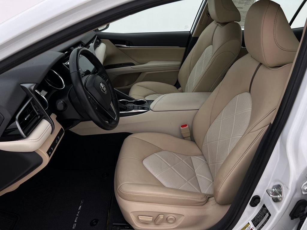 Used 2019 Toyota Camry XLE image 11