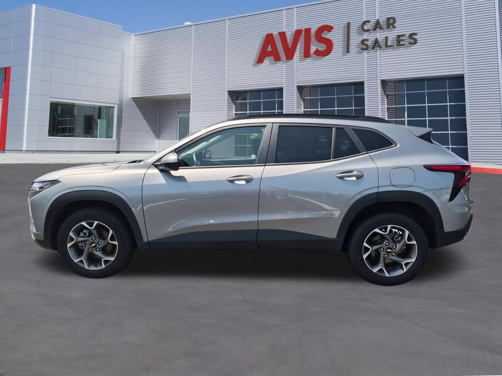 Used 2025 Chevrolet Trax LT w/ LT Convenience Package FWD image 10