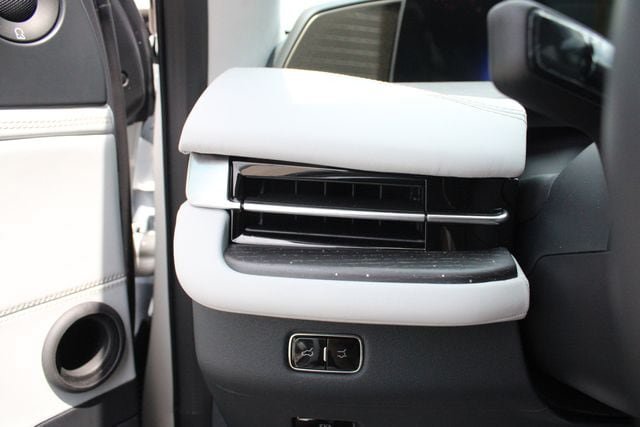 New 2027 Lincoln Navigator L Black Label w/ Black Label Special Edition AWD/4WD image 8
