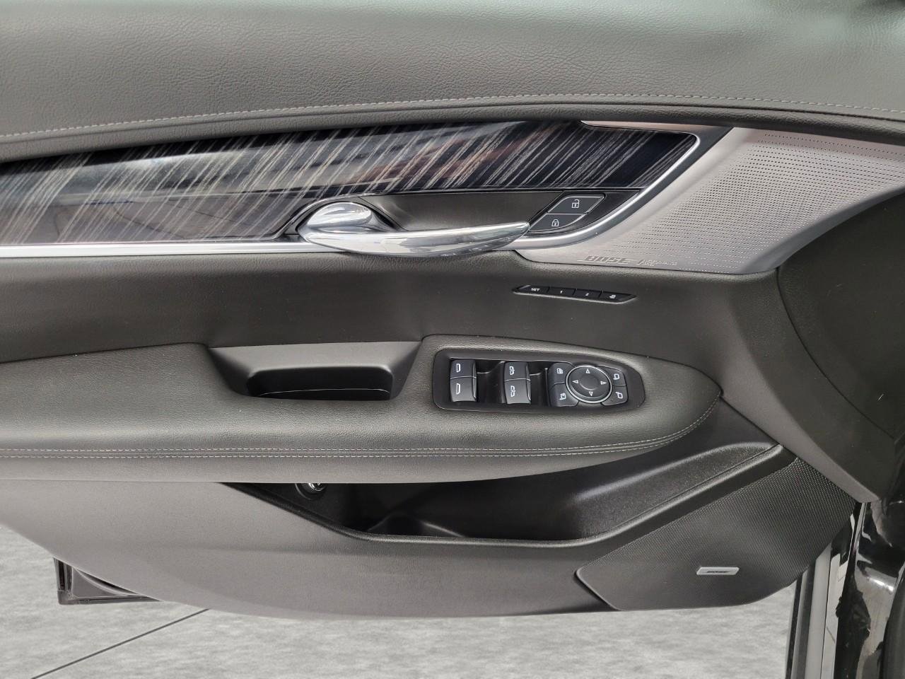 Used 2025 Cadillac XT6 Premium Luxury image 30