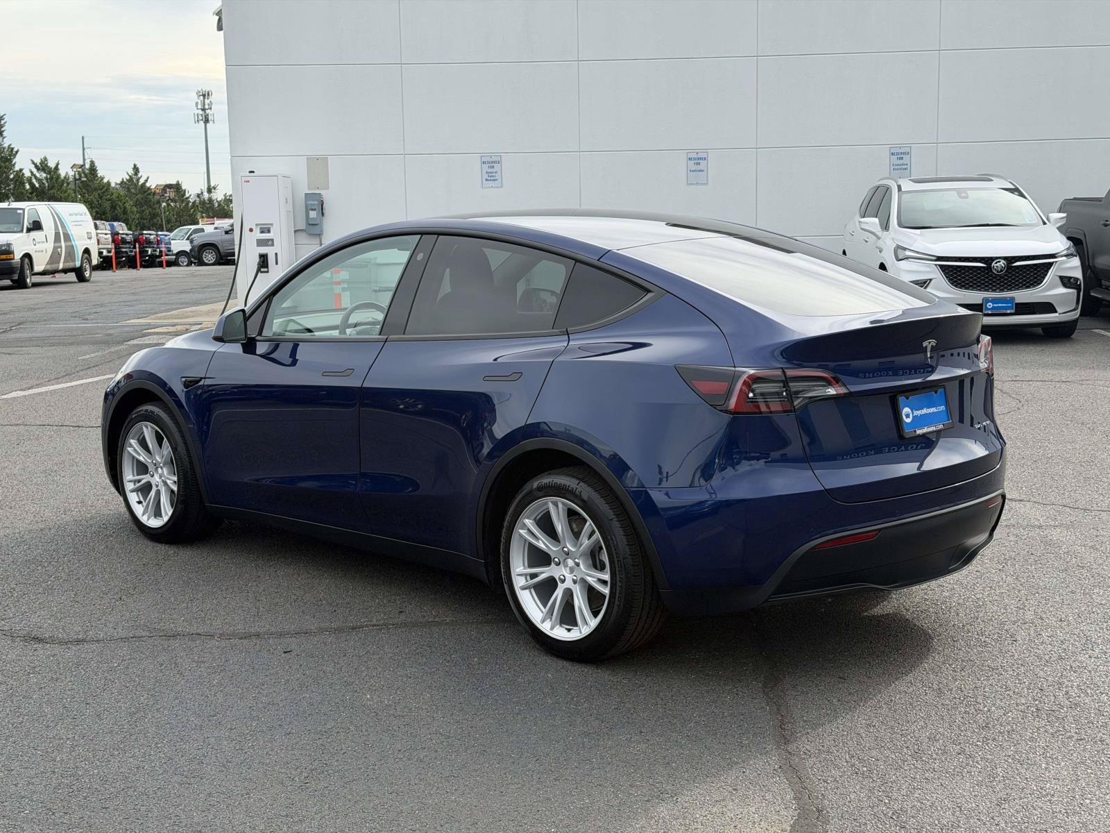 Used 2022 Tesla Model Y Long Range AWD/4WD image 3