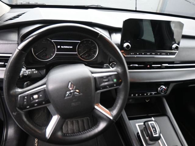 Used 2023 Mitsubishi Outlander SE image 44