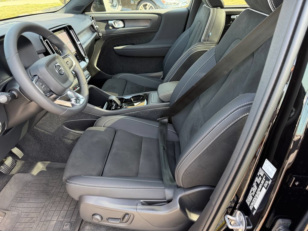 Certified 2023 Volvo XC40 Recharge Plus AWD/4WD image 3