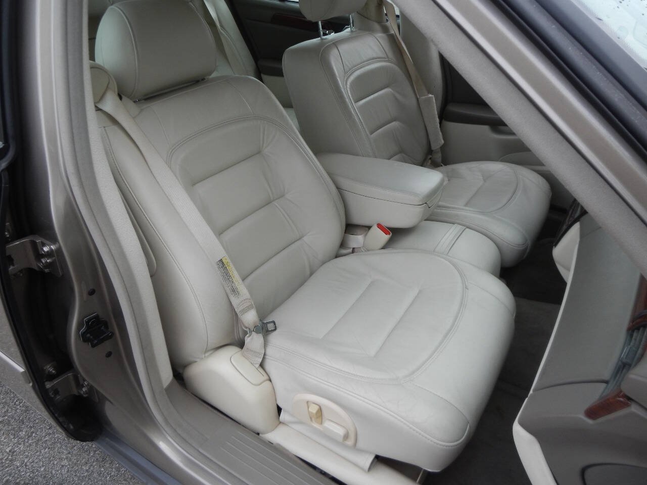 Used 2002 Cadillac De Ville FWD image 38