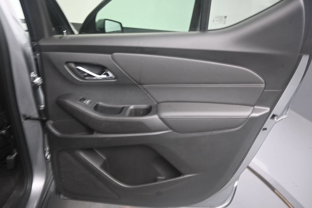 Used 2023 Chevrolet Traverse LT w/ Rear Camera Mirror Package AWD/4WD image 15
