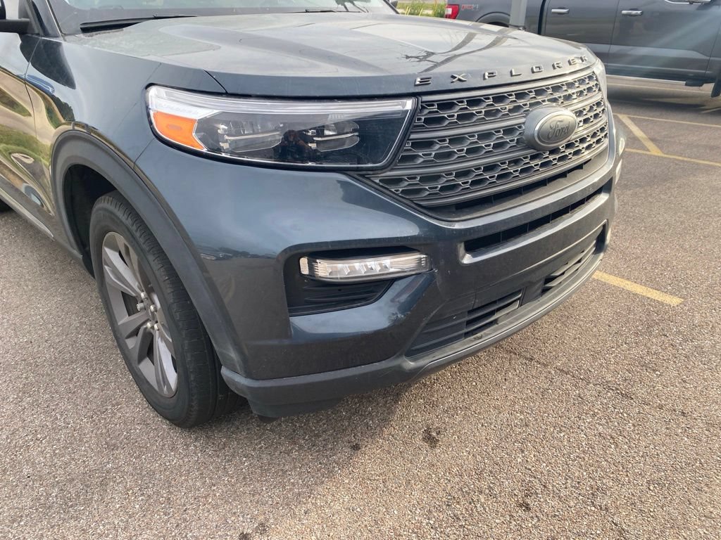 Used 2024 Ford Explorer XLT w/ Equipment Group 202A AWD/4WD image 3