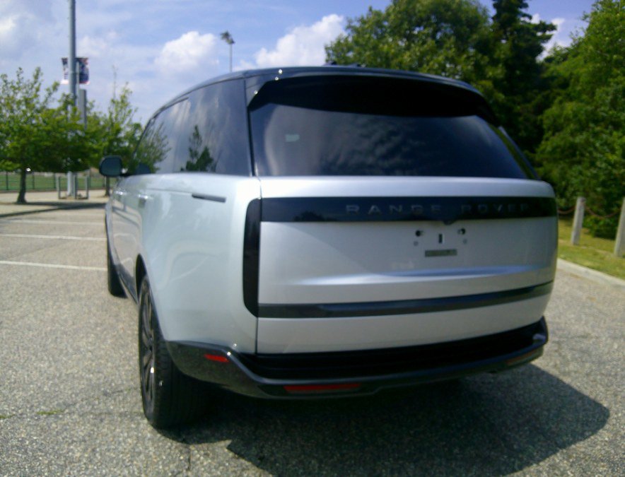 Used 2024 Land Rover Range Rover Long Wheelbase SE AWD/4WD image 16