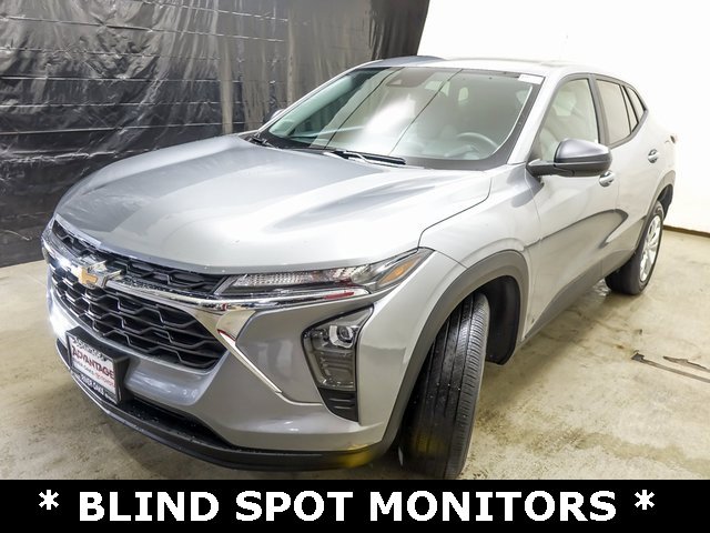 Used 2024 Chevrolet Trax LS w/ Driver Confidence Package image 4