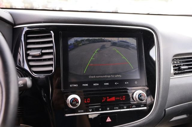 Used 2022 Mitsubishi Outlander SEL AWD/4WD image 18