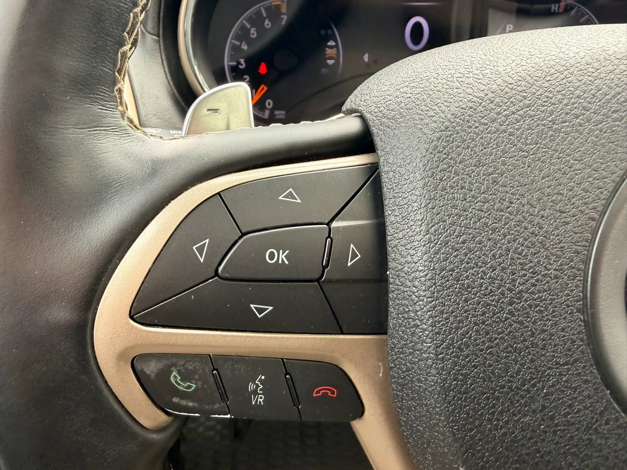 Used 2014 Jeep Grand Cherokee Overland AWD/4WD image 35
