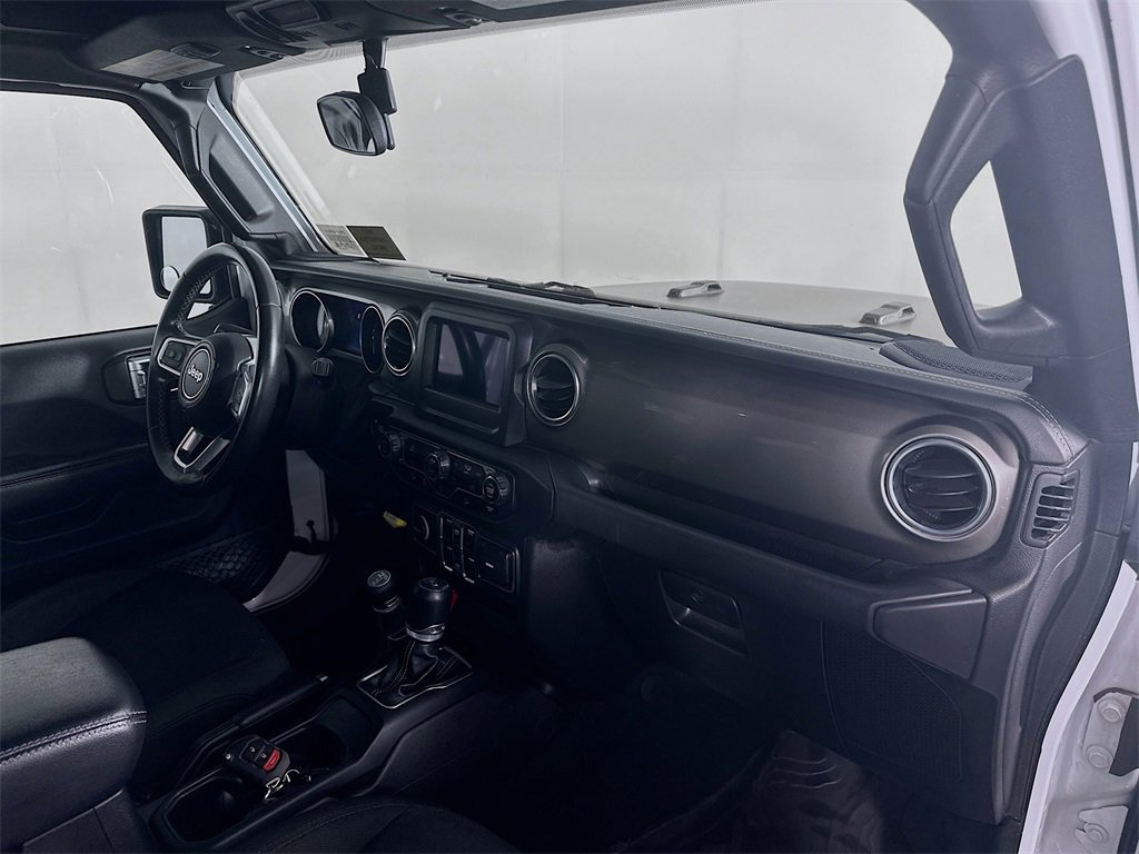 Used 2018 Jeep Wrangler Unlimited Sahara image 32