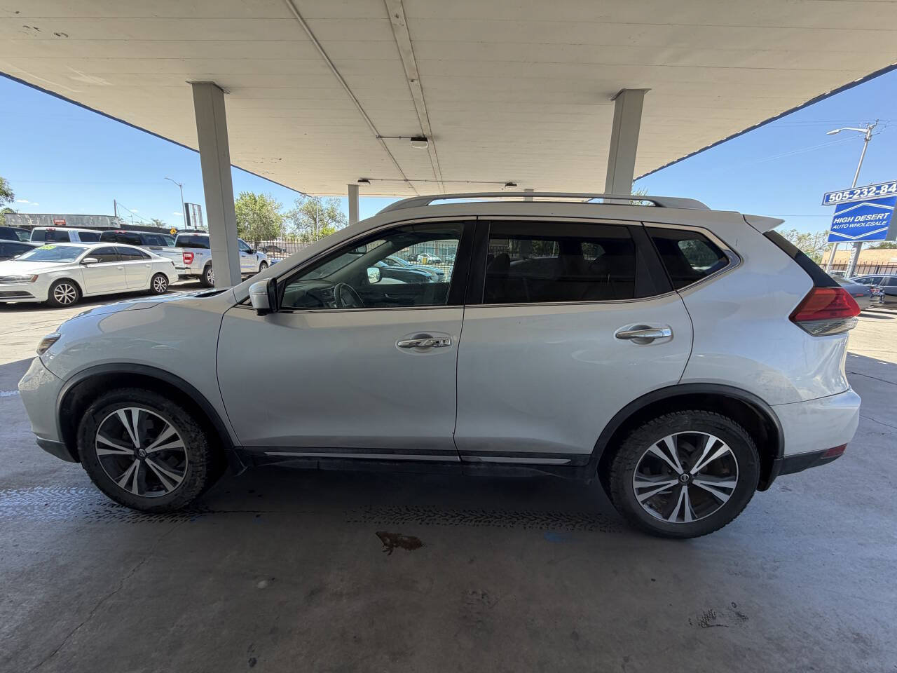 Used 2017 Nissan Rogue SL w/ SL Premium Package AWD/4WD image 5