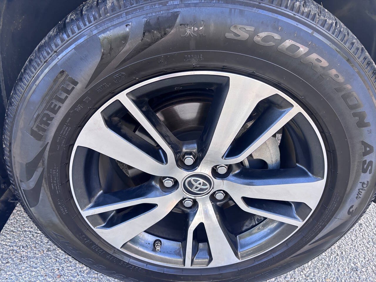 Used 2017 Toyota RAV4 XLE w/ Plus Special Value Package FWD image 33