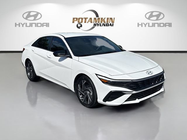 Certified 2025 Hyundai Elantra SEL FWD image 3