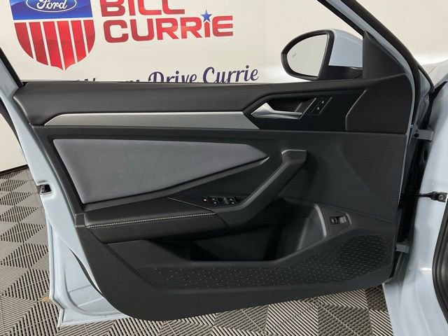 Used 2025 Volkswagen Jetta SE image 12