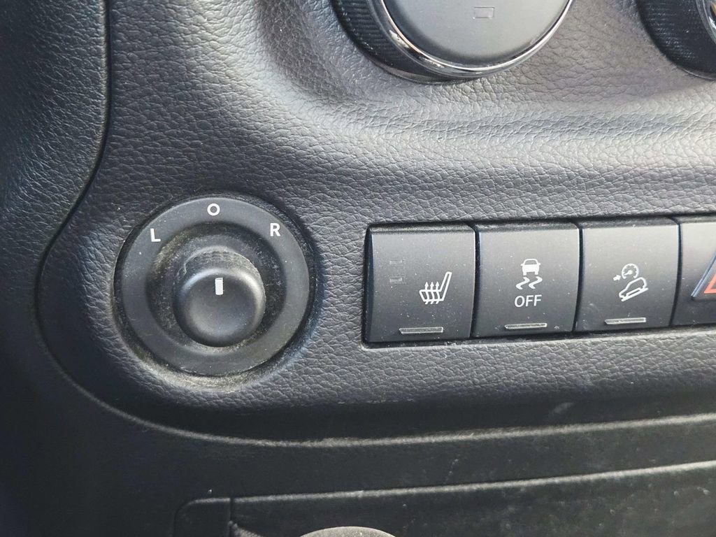 Used 2016 Jeep Wrangler Unlimited Sahara image 14