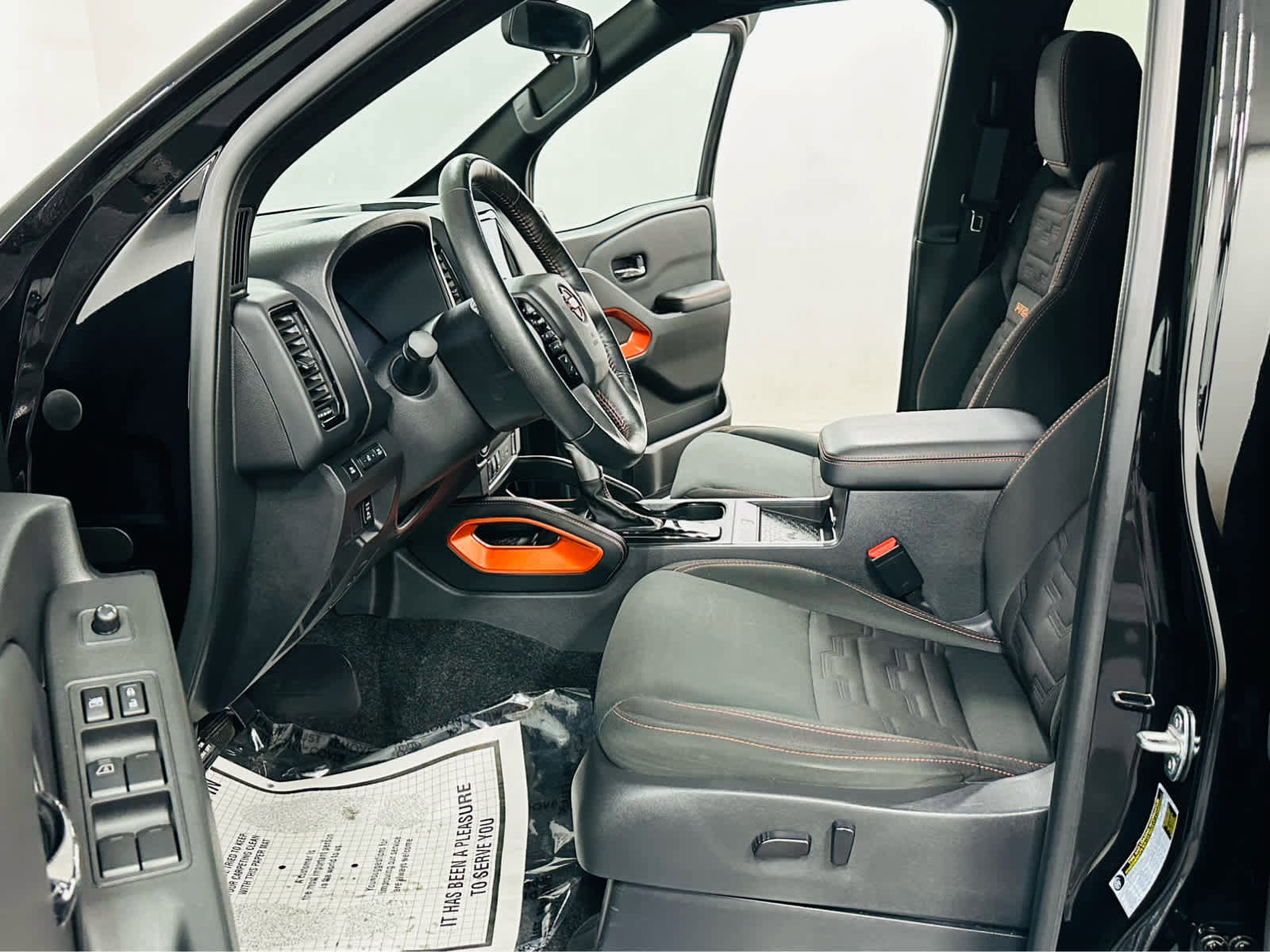 Used 2023 Nissan Frontier PRO-4X w/ Pro Convenience Package image 6