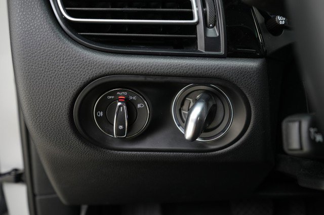 Used 2023 Porsche Macan image 44