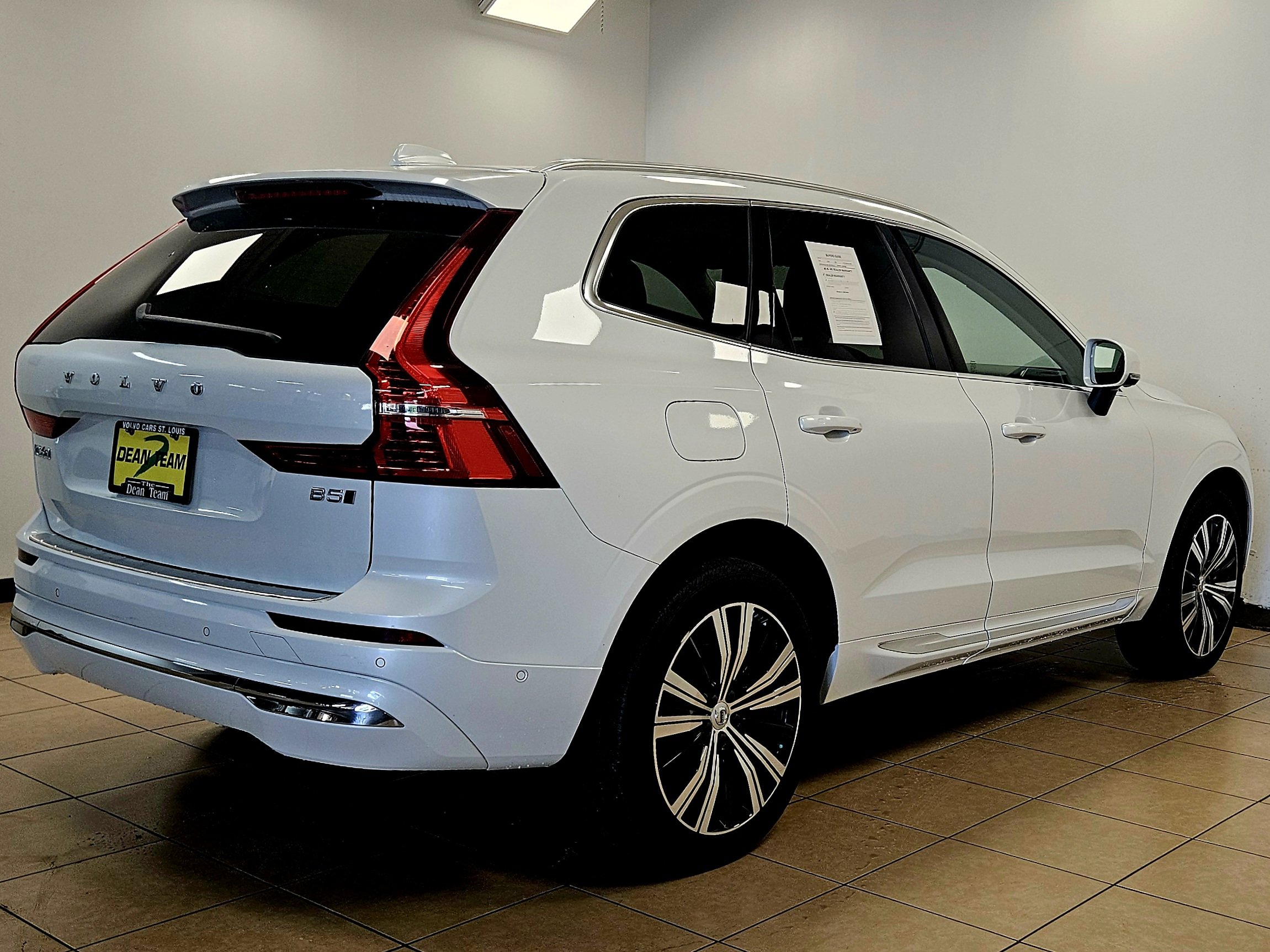 Used 2023 Volvo XC60 B5 Plus w/ Climate Package AWD/4WD image 4