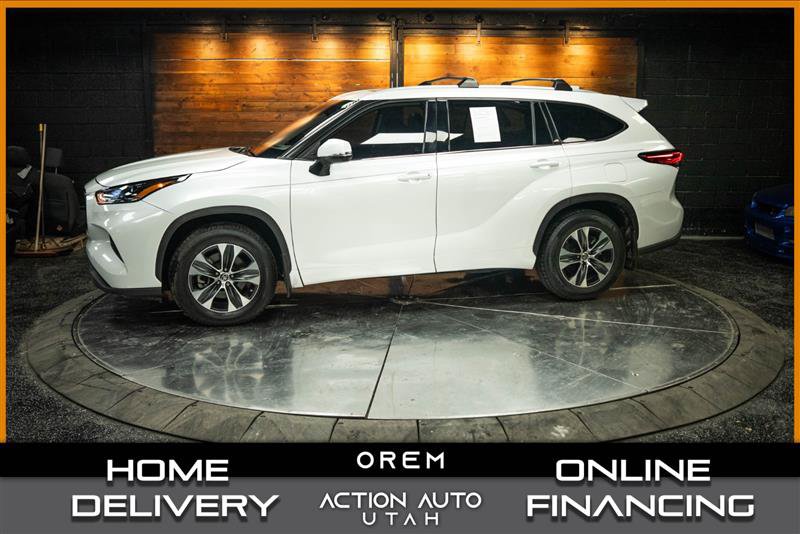Used 2022 Toyota Highlander XLE AWD/4WD image 1