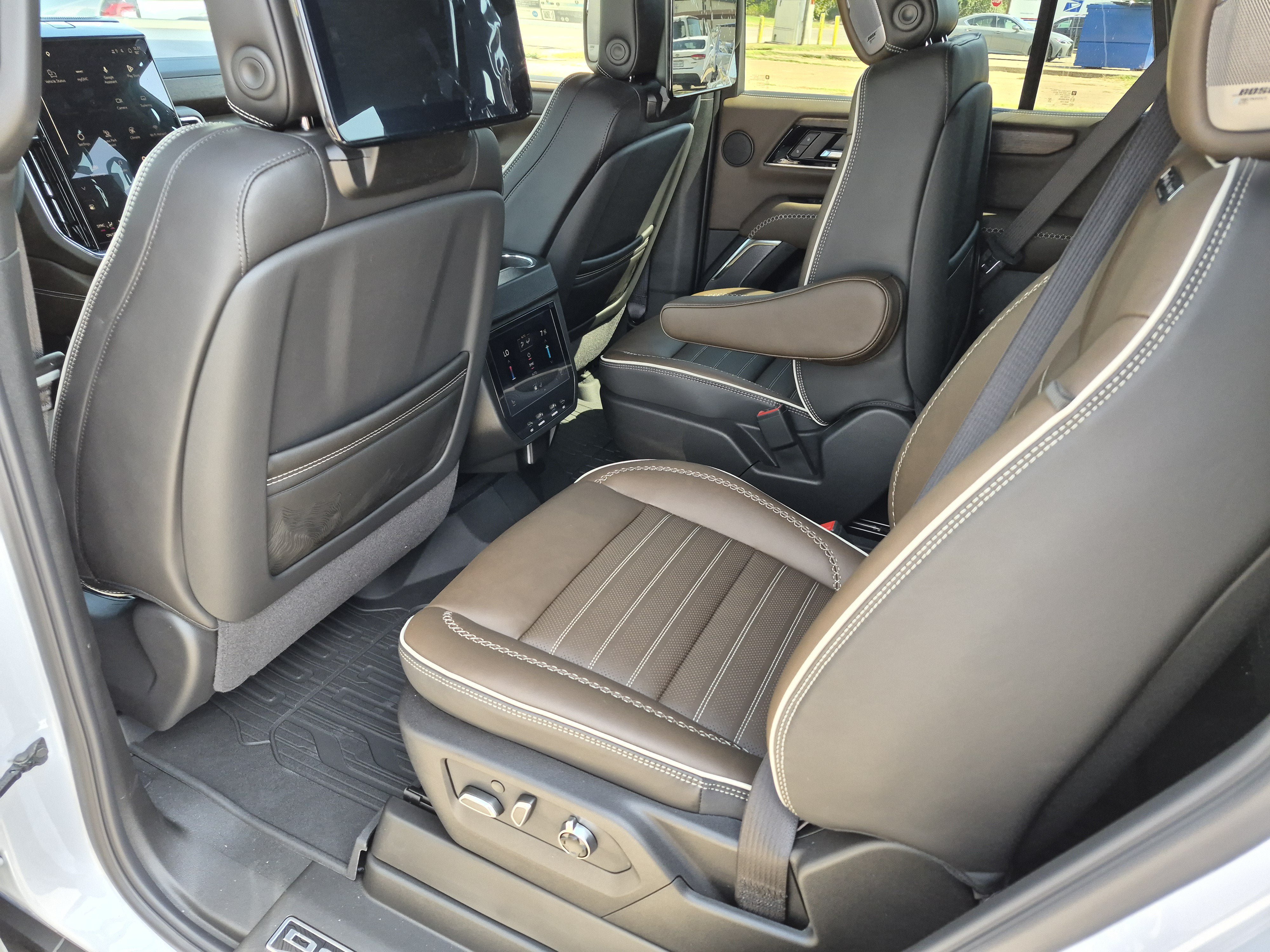 New 2026 GMC Yukon Denali Ultimate AWD/4WD image 7
