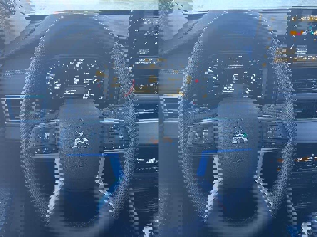 New 2026 Mitsubishi Outlander SE image 14