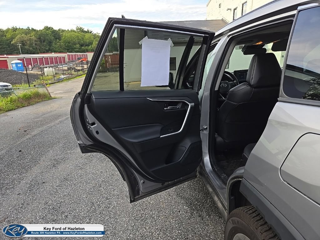 Used 2021 Toyota RAV4 AWD Hybrid image 36