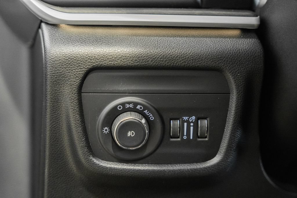 Certified 2023 Jeep Grand Cherokee Limited AWD/4WD image 44