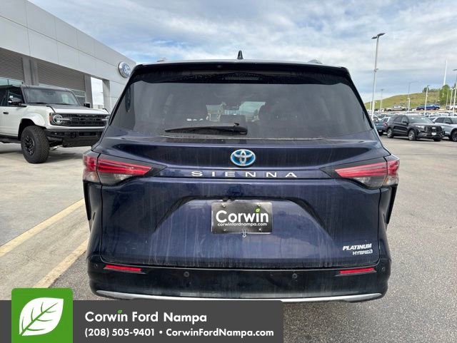 Used 2021 Toyota Sienna Platinum FWD image 5
