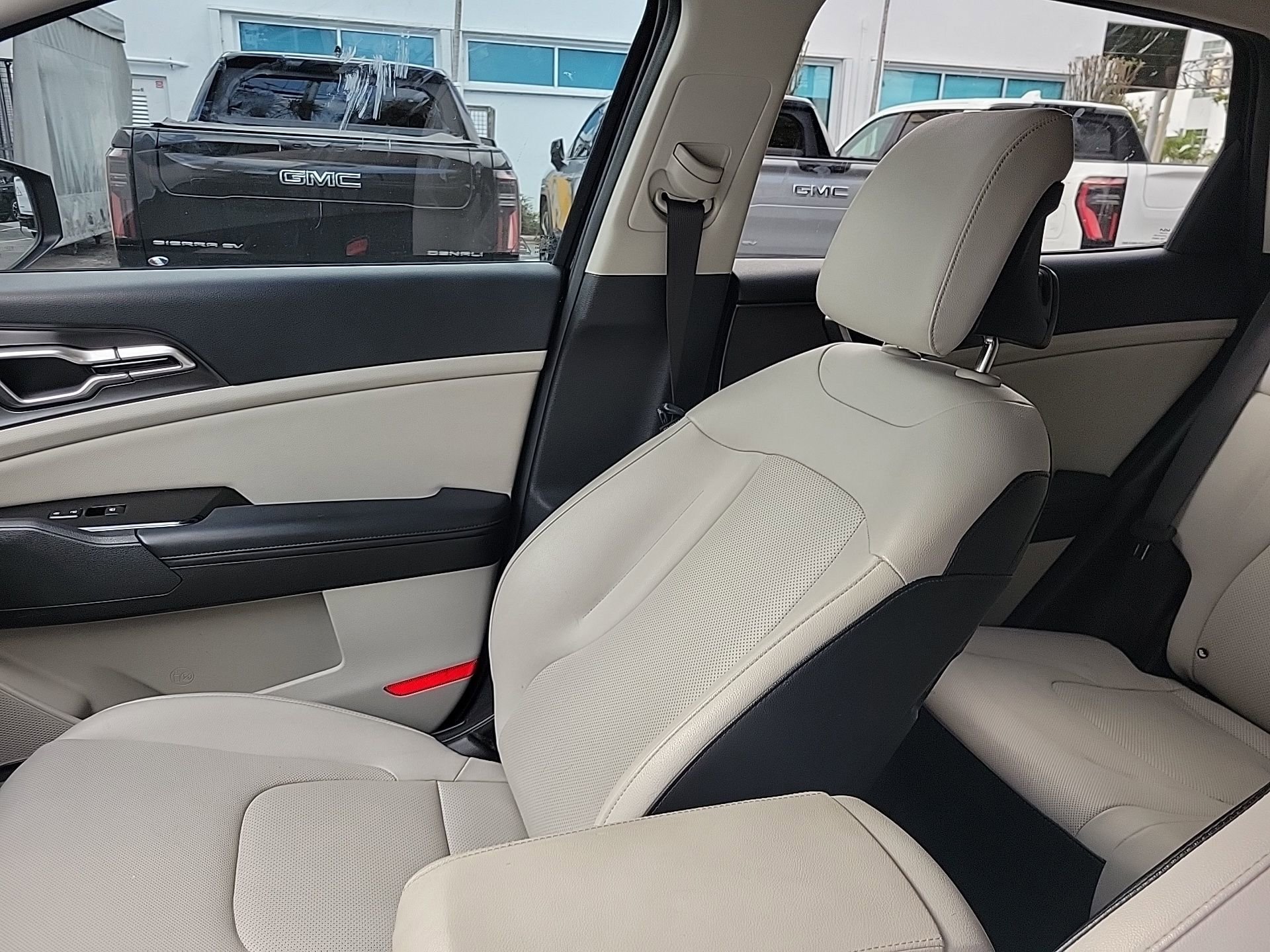 Used 2023 Kia Sportage EX image 23