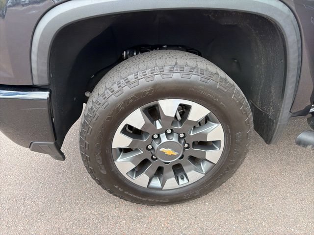 Used 2024 Chevrolet Silverado 2500 Custom w/ Custom Convenience Package AWD/4WD image 12
