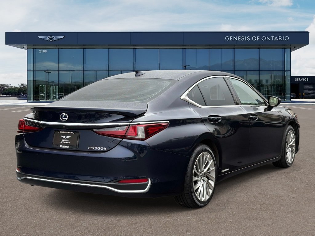 Used 2021 Lexus ES 300h w/ Accessory Package FWD image 4