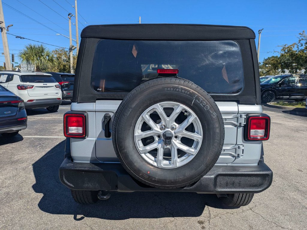 Used 2023 Jeep Wrangler Unlimited Sport AWD/4WD image 4