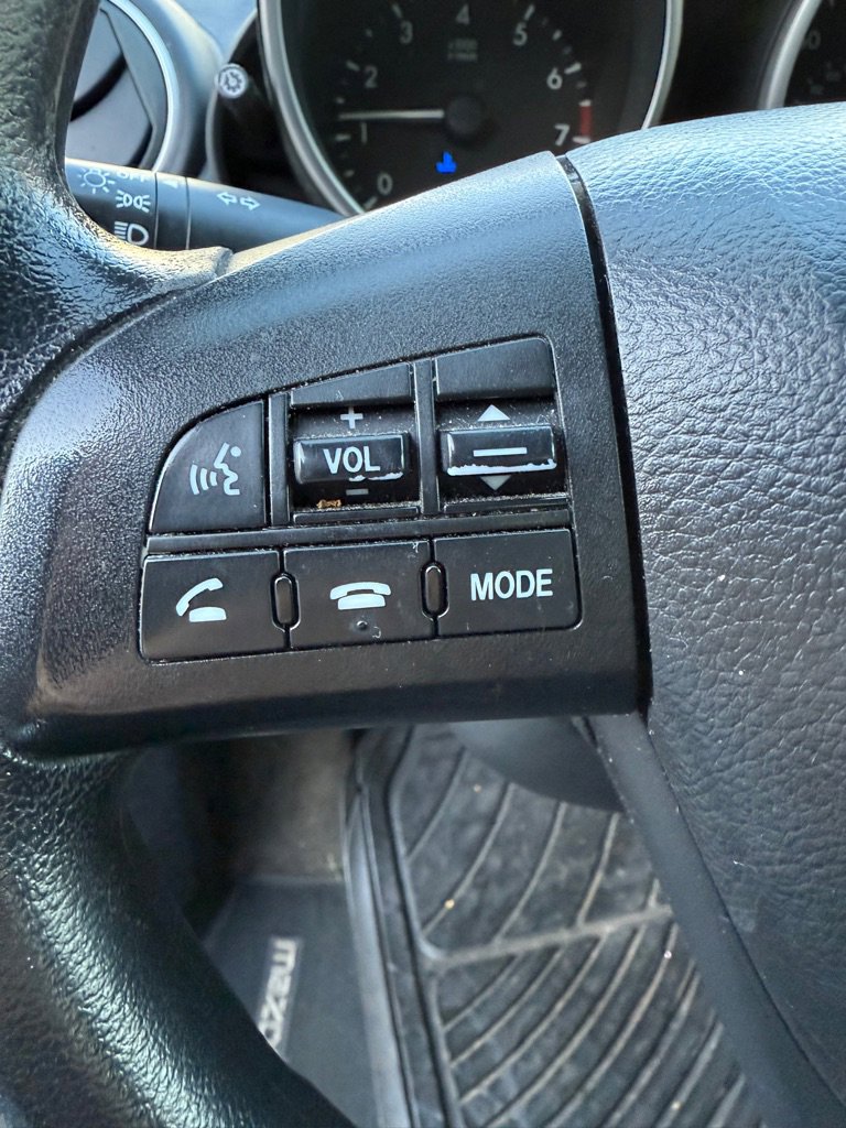 Used 2011 MAZDA MAZDA3 i Touring image 33