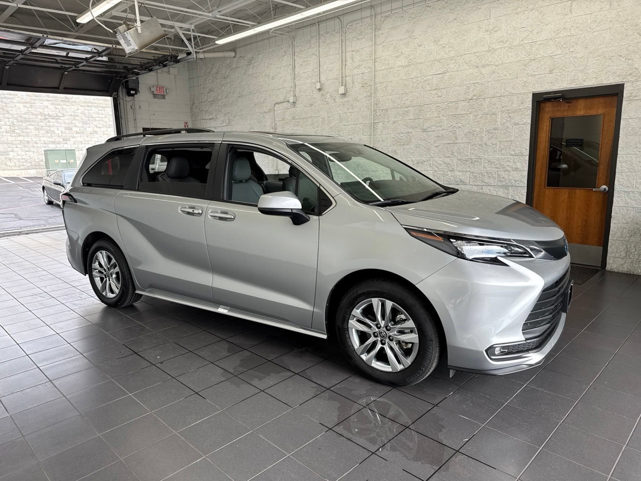 Certified 2025 Toyota Sienna XLE w/ XLE Plus Package AWD/4WD image 1
