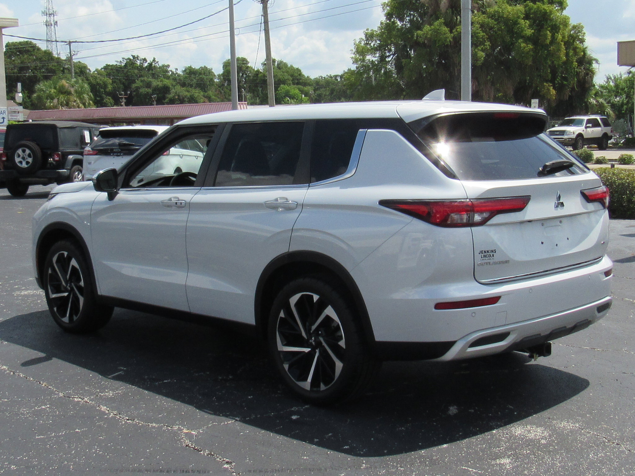 Used 2022 Mitsubishi Outlander SE image 7