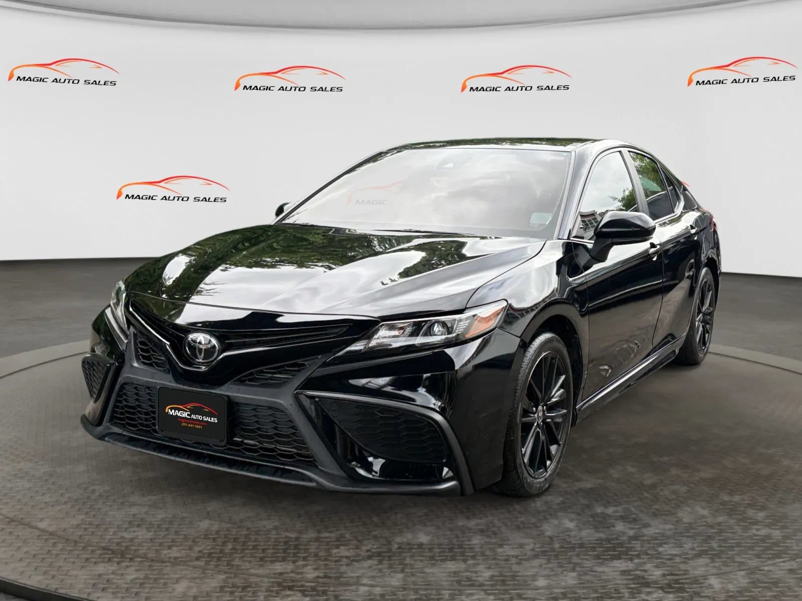 Used 2023 Toyota Camry SE AWD/4WD image 1