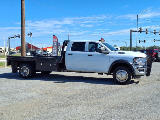 Used 2024 RAM 5500 Tradesman w/ Chrome Appearance Group AWD/4WD image 24