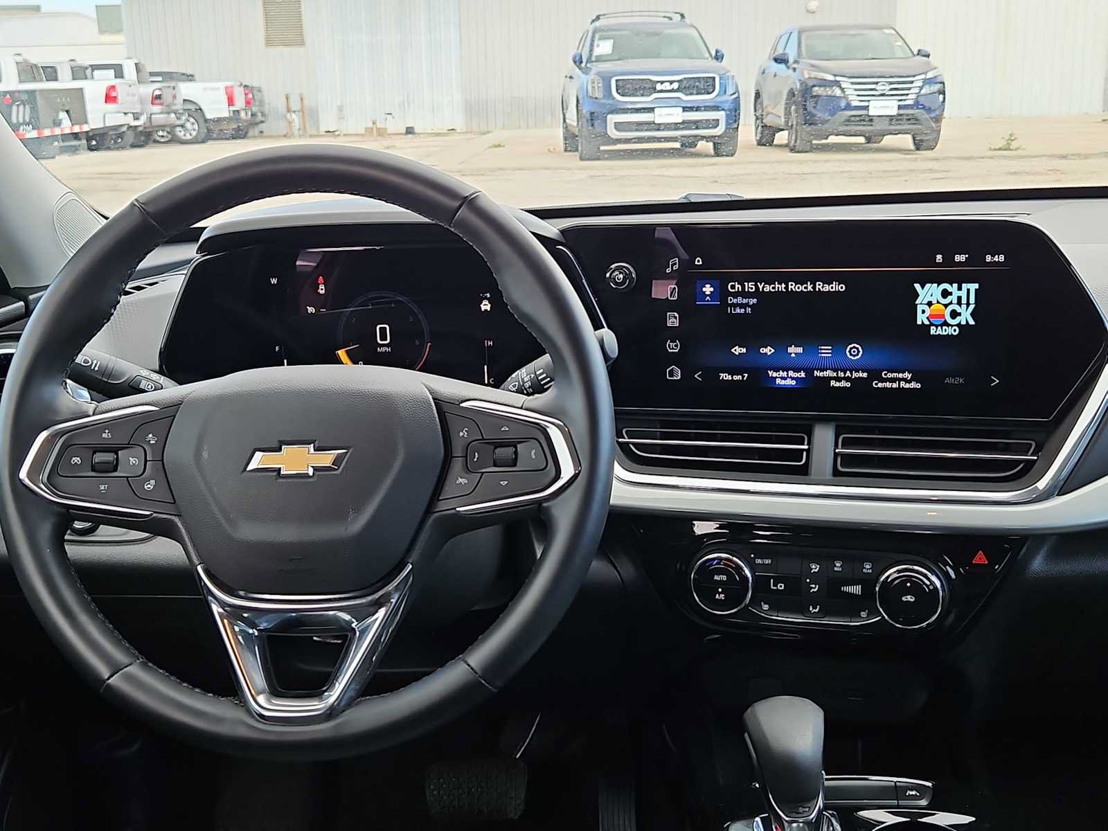 Used 2025 Chevrolet Trax LT w/ LT Convenience Package FWD image 14